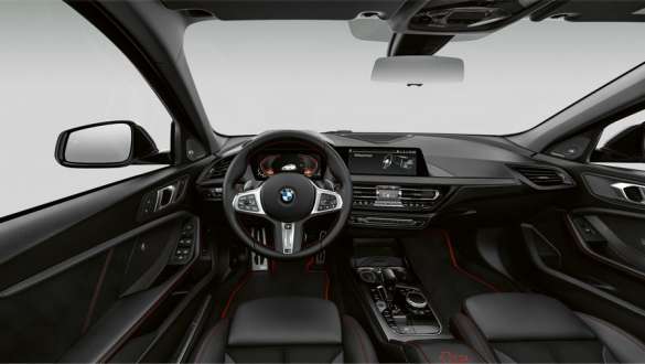 BMW 1 シリーズ F40 スポーツ・レザー・ステアリング・ホイール BMW 1 シリーズ F40 Sport Lineモデルのコックピット スポーツ・レザー・ステアリング・ホイール装備