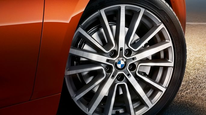 アロイ・ホイール BMW 2シリーズ アクティブ ツアラー アロイ・ホイール BMW 2シリーズ アクティブ ツアラーF45 サンセット・オレンジ・メタリック クローズ・アップ ホイール