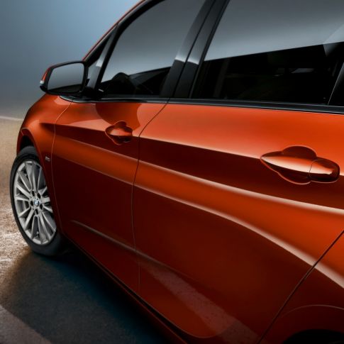 クローズ・アップ サイド BMW 2シリーズ アクティブ ツアラー BMW 2シリーズ アクティブ ツアラーF45 サンセット・オレンジ・メタリック クローズ・アップ サイド