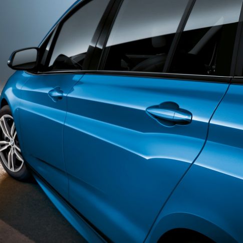 サイド・セクション BMW 2シリーズ グラン ツアラー サイド・セクション BMW 2シリーズ グラン ツアラーF46 2018 エストリル・ブルー・メタリック クローズ・アップ・ビュー