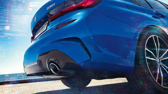 BMW 3シリーズ セダン M スポーツ・ディファレンシャル BMW 3シリーズ セダン、ローアングルのサイド・リヤ・ビュー。