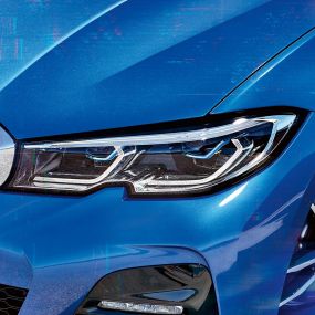 BMW 3 シリーズ セダン、BMW レーザー・ライト G20 BMW レーザー・ライトを搭載した右前方ヘッドライトの側面拡大写真。G20
