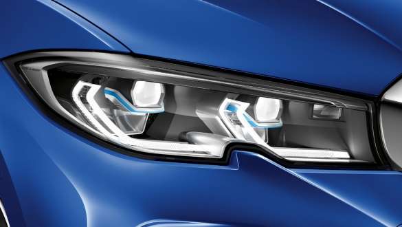 BMW 3シリーズ セダン(G20)、BMWレーザーライト。 BMW 3シリーズ セダン(G20)、BMWレーザーライト。BMWレーザーライトを装着した左ヘッドライト、横からのクローズアップ。