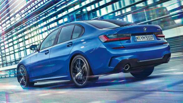 BMW 3シリーズ セダン(G20)、アダプティブMサスペンション。 アダプティブMサスペンション搭載BMW 3シリーズ セダン(G20)、斜めからのリヤ・ビュー。