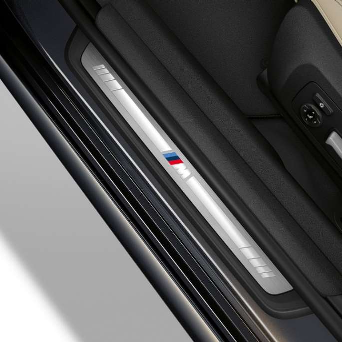 M Sport モデルのドア・シル・フィニッシャー BMW 3 シリーズ ツーリング、M Sport モデルのドア・シル・フィニッシャー