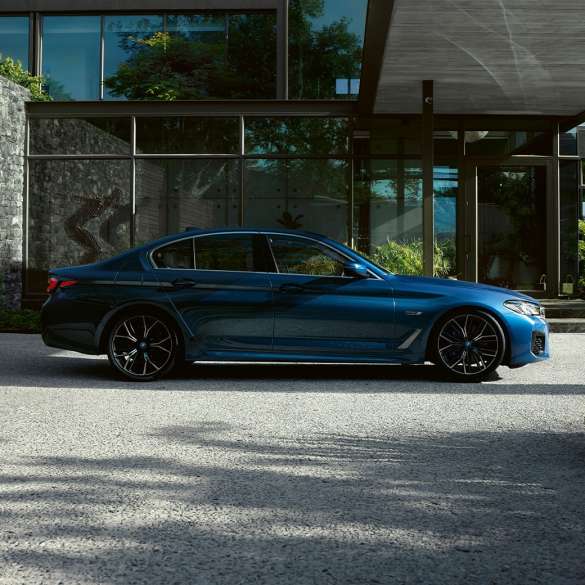 BMW 5シリーズ セダンG30のエクステリア BMW 5シリーズ セダン G30Facelift2020Phytonic Blue Side ビュー駐車
