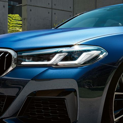 BMW レーザーライト BMW5シリーズセダンG30 BMW レーザーライト BMW 5シリーズ セダンG30Facelift2020Phytonic Blueクローズアップ前面