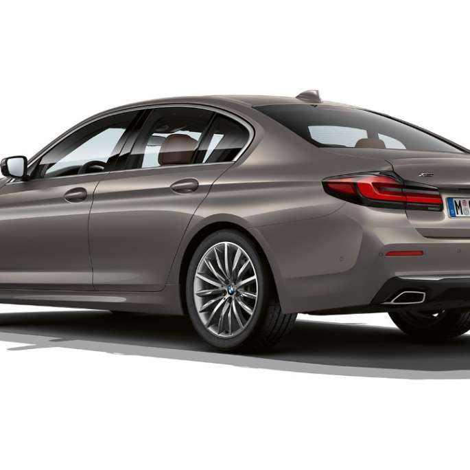 BMW5シリーズセダンG30ラグジュアリーラインリア BMW 5シリーズ セダン520D xDrive G30 2020ラグジュアリーラインin Bernina Grey3Quarter背面ビュー