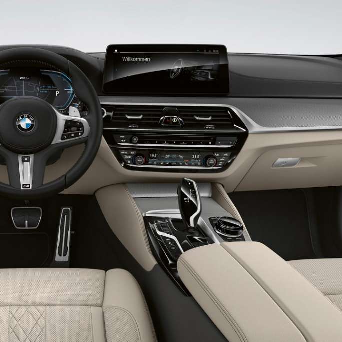 コックピットBMW5シリーズセダンプラグインハイブリッドG30Mスポーツパッケージ
コックピットBMW5シリーズセダン520D xDrive G30 2020Mスポーツパッケージレザー「ダコタ」黒コントラストステッチブルーインテリア