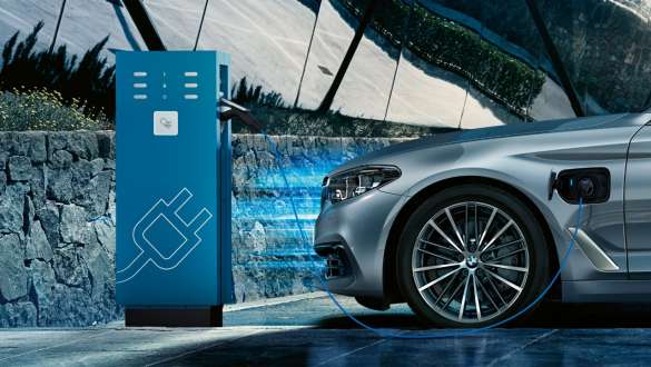BMW充電BMW5シリーズセダンG30 BMWチャージャーBMW5シリーズセダンG30フェイスリフト2020