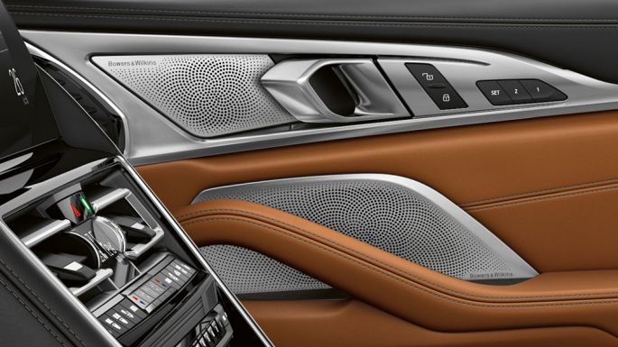 BMW M850i xDrive、インテリア、Bowers & Wilkinsダイアモンド・サラウンド・サウンド・システム。G14 BMW M850i xDrive、インテリア、Bowers & Wilkinsダイアモンド・サラウンド・サウンド・システム。G14