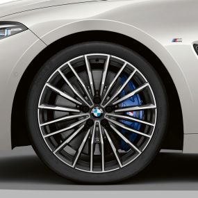 BMW M850i xDrive、マルチスポーク729 Mを備えた20インチライト・アロイ・ホイール。G14 BMW M850i xDrive、マルチスポーク729 Mを備えた20インチライト・アロイ・ホイール。G14