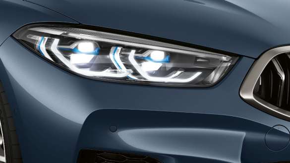 BMWレーザー・ライト BMW 8シリーズ・クーペ、フロント・ヘッドライトのアップ、BMWレーザー・ライト。