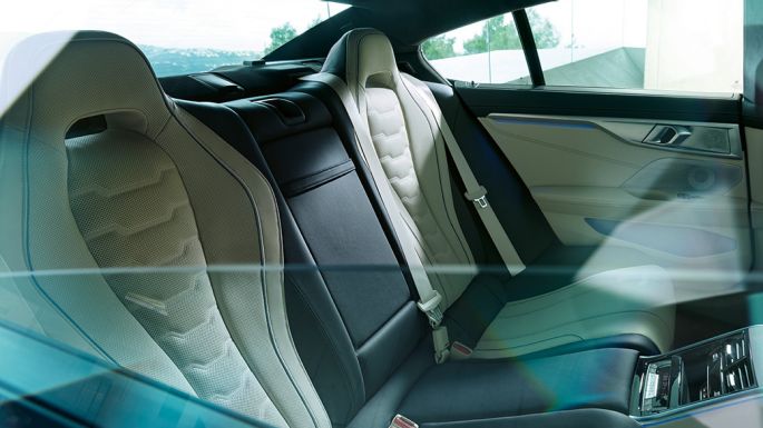 後部インテリア・デザイン BMW 8 シリーズ グラン クーペ、後部インテリア・デザイン。
