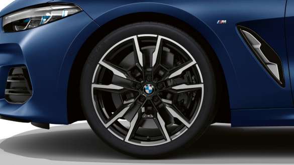 20'' M light alloy wheels Double Spoke style 895 M the BMW 8 Series Gran Coupé G16 LCI Facelift 2022 The BMW 8 Series Gran Coupé G16 LCI Facelift 2022 BMW Individual Frozen Tanzanite Blue metallic BMW M850i xDrive 20'' M light alloy wheels Double Spoke style 895 M