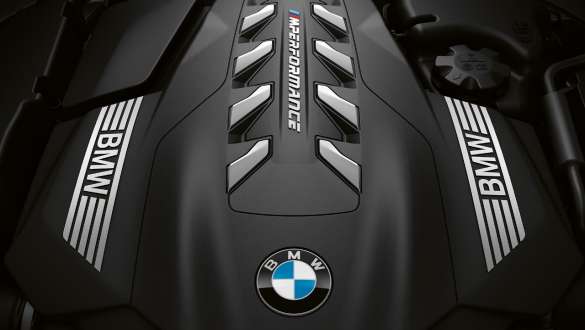 BMW M TwinPower Turbo 8-cylinder petrol engine M850i the BMW 8 Series Gran Coupé G16 LCI Facelift 2022 BMW M TwinPower Turbo 8-cylinder petrol engine M850i the BMW 8 Series Gran Coupé G16 LCI Facelift 2022 close-up engine cover