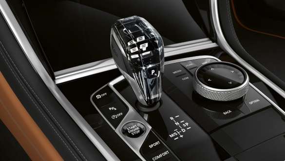 'CraftedClarity' glass application the BMW 8 Series Gran Coupé G16 LCI Facelift 2022 'CraftedClarity' glass application the BMW 8 Series Gran Coupé G16 LCI Facelift 2022 close-up centre console