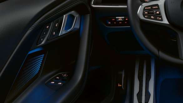 Mインテリア・トリム BMW M240i xDriveクーペ G42 2021 BMW M240i xDriveクーペ G42 2021 Mインテリア・トリム・ドアのトリム・パネル クローズアップ