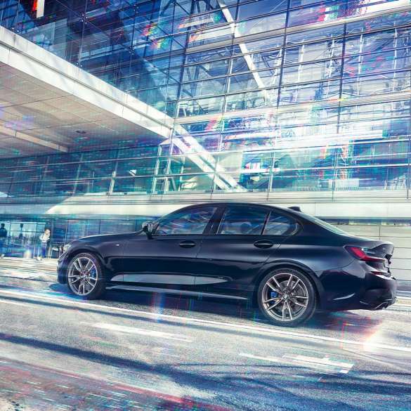 BMW M340i xDriveのサイド・ビュー BMW M340i xDrive G20サファイア・ブラック・メタリックのサイド・ビュー