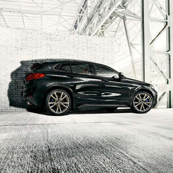 エクステリア BMW X2 M35i エクステリア BMW X2 M35i ブラック・サファイア・メタリック F39 サイド・ビュー
