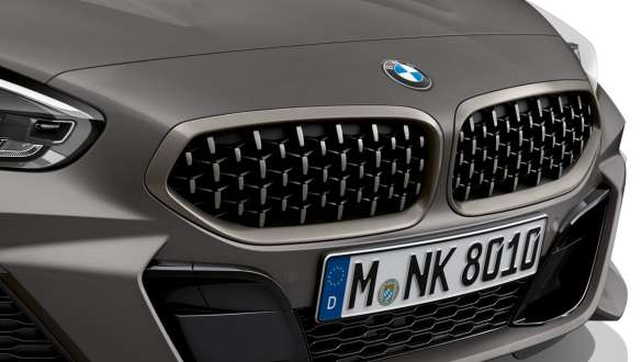 ダブル・キドニー・グリル BMW Z4 M40i ロードスター G29 メッシュ・デザインのダブル・キドニー・グリル BMW Z4 M40i ロードスター G29 2019 BMW Individual フローズン・グレー・メタリック クローズ・アップ フロント