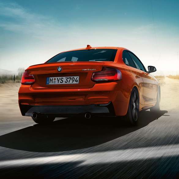 BMW M240iクーペのシャシー BMW M240iクーペ F22 2017サンセット・オレンジ・メタリックのシャシー