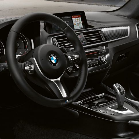 BMW M240iクーペのコックピット F22 BMW M240iクーペF22 2017サンセット・オレンジ・メタリックのインテリア - コックピット