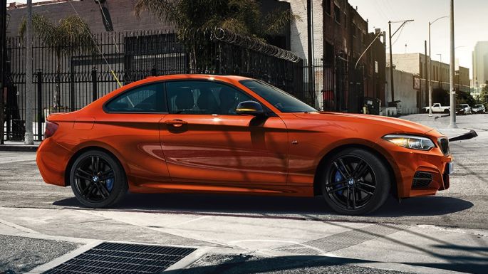 BMW M240iクーペの車両デザイン F22 BMW M240iクーペ F22 2017サンセット・オレンジ・メタリックの車両デザイン - サイド・ビュー