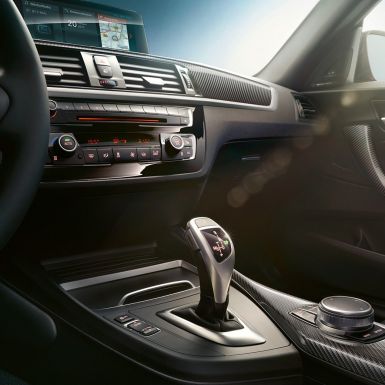 BMW M240iクーペのセレクター・レバー F22 BMW M240iクーペ F22 2017のインテリア - セレクター・レバー