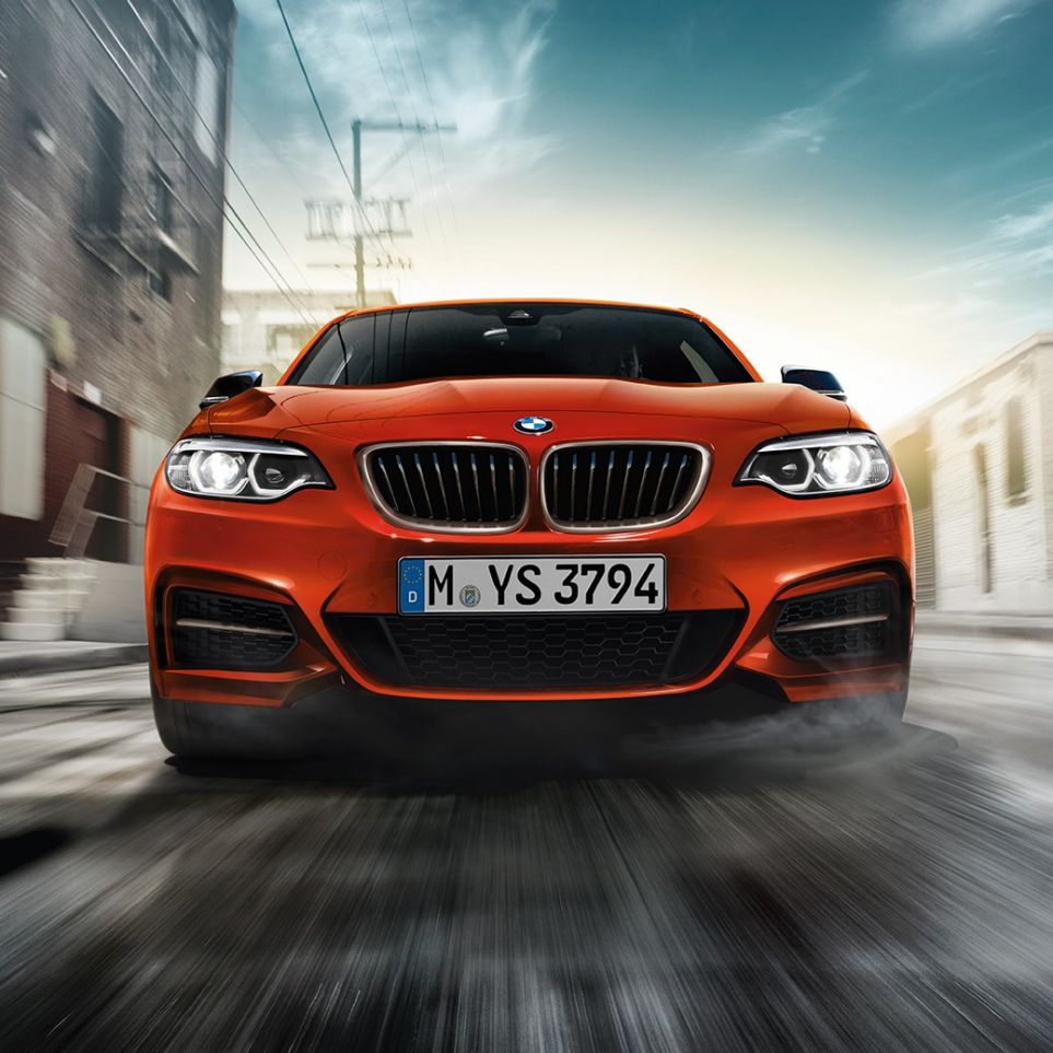 BMW M240iクーペのフロントのデザイン F22 BMW M240iクーペ F22 2017サンセット・オレンジ・メタリックのフロントのデザイン - フロント・ビュー