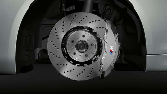 BMW M2 CompetitionのMスポーツ・ブレーキ F87 BMW M2 Competition F87ホッケンハイム・シルバー・メタリックのディテール・ビュー - Mスポーツ・ブレーキ