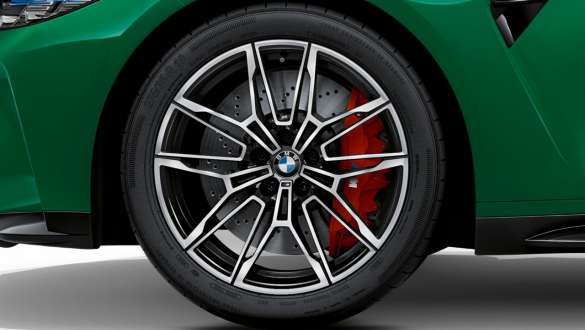 19/20インチ M 鍛造ホイール 825 M バイ・カラー(ブラック) BMW M3 セダン G80 2020 BMW M3 セダン G80 2020 19/20インチ M 鍛造ホイール 825M バイ・カラー(ブラック) - ホイールのクローズアップ