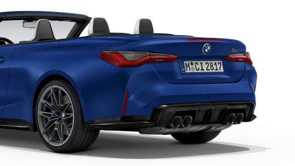 リヤ・デザイン M xDrive搭載BMW M4 カブリオレ Competition G83 2021 BMW M4 カブリオ エクステリア Competition G83 2021 BMW Individual フローズン・ポルティマオ・ブルー・メタリック リヤ・デザイン 斜めからのリヤ・ビュー