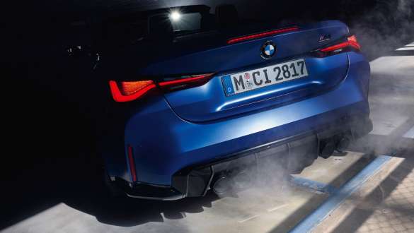 M xDrive搭載BMW M4 カブリオレ Competition G83 2021 クローズ・アップ リヤ M xDrive搭載BMW M4 カブリオレ Competition G83 2021 BMW Individual フローズン・ポルティマオ・ブルー クローズ・アップ リヤ
