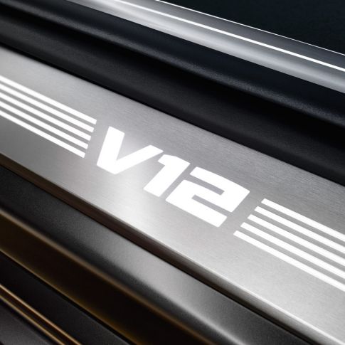 V12エンブレム付BMWドア・シル・プレート BMW M760Li xDrive 、BMW M760Li インテリア