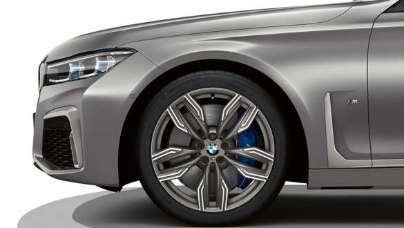 BMW M760Li xDrive セダン G11 G12 2019 20インチMライト・アロイ・ホイール、ダブルスポーク・スタイリング760M、ミックス・タイヤ装着 BMW M760Li xDrive セダン G11 G12 2019 フローズン・ダーク・シルバー・メタリック、20インチMライト・アロイ・ホイール、ダブルスポーク・スタイリング760M、ミックス・タイヤ装着