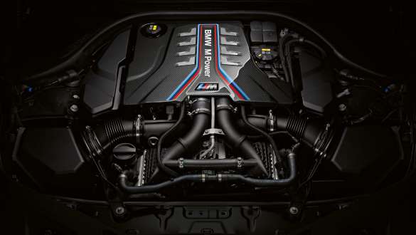 ハイパフォーマンス Mツインパワーターボ 8気筒ガソリンエンジン。 BMW M8 コンペティションクーペ、ハイパフォーマンス Mツインパワーターボ 8気筒ガソリンエンジン。