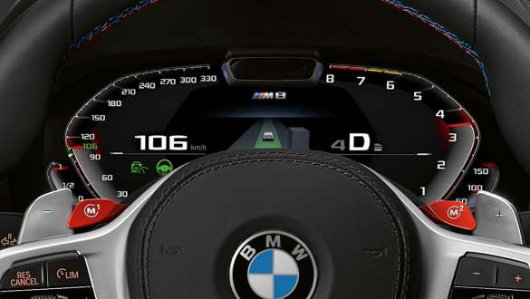 M専用メーター・パネル BMW M8 コンペティションクーペのM専用インスツルメントクラスター。