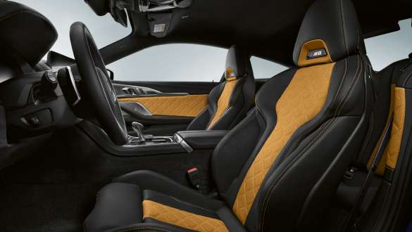 フル・レザー・メリノ/アルカンタラのインテリア BMW M8 コンペティションクーペ、メリノ/アルカンタラのファイングレイン フルレザー内装。