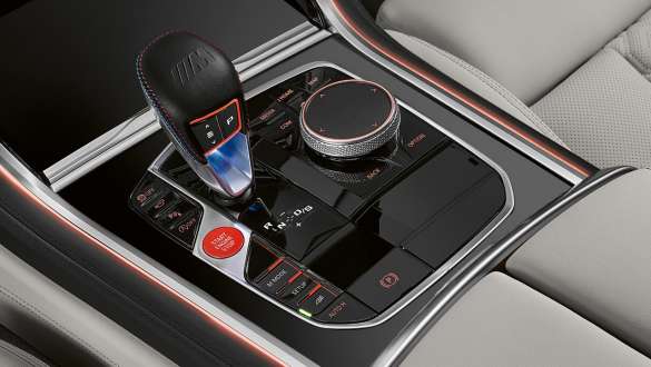 8速M ステップトロニック付トランスミッションを装備したBMW M8グラン クーペ Competition F93 8速M ステップトロニック付ランスミッションを装備したBMW M8グラン クーペ Competition F93 2020のインテリア