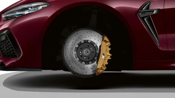 M カーボン・セラミック・ブレーキを装備したBMW M8グラン クーペ Competition F93 M カーボン・セラミック・ブレーキを装備したBMW M8グラン クーペ Competition F93 2020 BMW Individual アメトリン・メタリックのサイド・ビュー