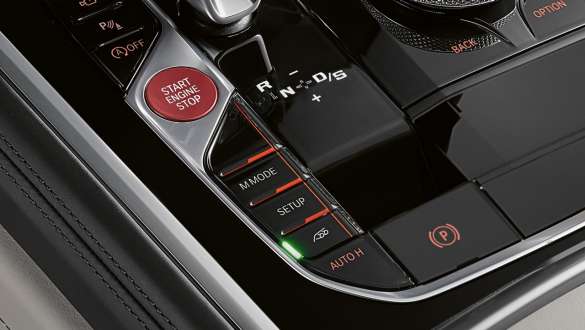 M モードを装備したBMW M8グラン クーペ Competition M モードを装備したBMW M8グラン クーペ CompetitionF93 2020のインテリア