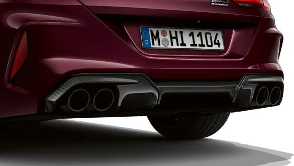 M スポーツ・エキゾースト・システムを装備したBMW M8グラン クーペ Competition F93 M スポーツ・エキゾースト・システムを装備したBMW M8グラン クーペ Competition F93 2020 BMW Individual アメトリン・メタリックのリヤのクローズアップ