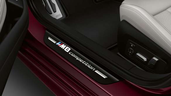 ドア・シルを装備したBMW M8グラン クーペ Competition F93 M8コンペティション・エンブレム付ドア・シルを装備したBMW M8グラン クーペ Competition F93 2020のインテリア