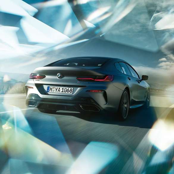BMW M850i xDriveグラン・クーペのスリークォーター・リヤ・ビュー BMW M850i xDriveグラン・クーペG16 2019 BMW Individual フローズン・ブルーストーン・メタリックのスリークォーター・リヤ・ビュー