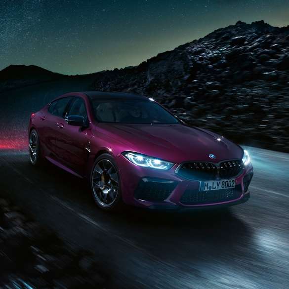 BMW M8グラン クーペ Competitionのスリークォーター・フロント・ビュー BMW M8グラン クーペ CompetitionF93 2020 BMW Individual アメトリン・メタリックのスリークォーター・フロント・ビュー