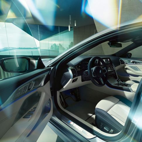BMW M850i xDriveグラン・クーペのコックピット BMW M850i xDriveグラン・クーペG16 2019のインテリアのコックピット