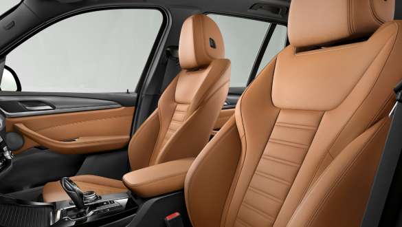 BMW X3 M40d、スポーツシート。 BMW X3 M40d、インテリア、ドライバーおよびフロント・パッセンジャー用スポーツシート。