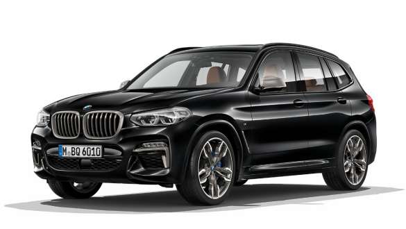 BMW X3 M40d、スリークォータービュー。 BMW X3 M40d のブラック・サファイア・メタリックカラー、エクステリア、スリークォータービュー。