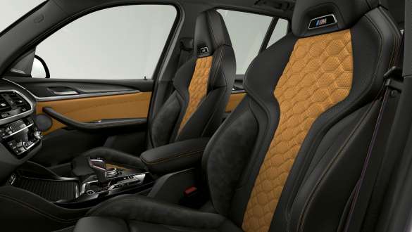 BMW X3 M Competition、M スポーツシート。 BMW X3 M Competition、インテリア、「メリノ」レザーとアルカンターラを使用した M スポーツシート。